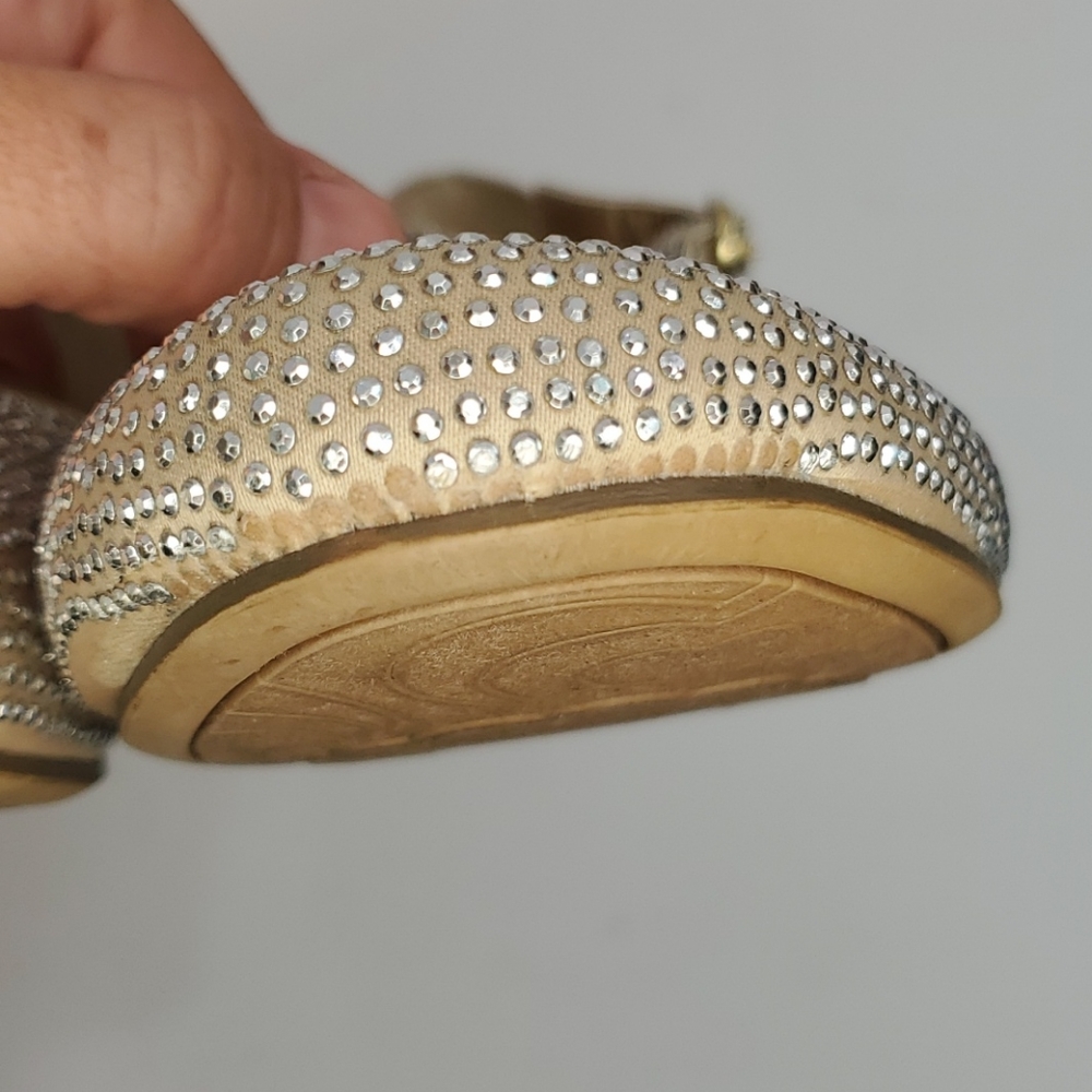 Niña round toe gold with sparkles heels 🌟🌟 - Picture 13 of 16